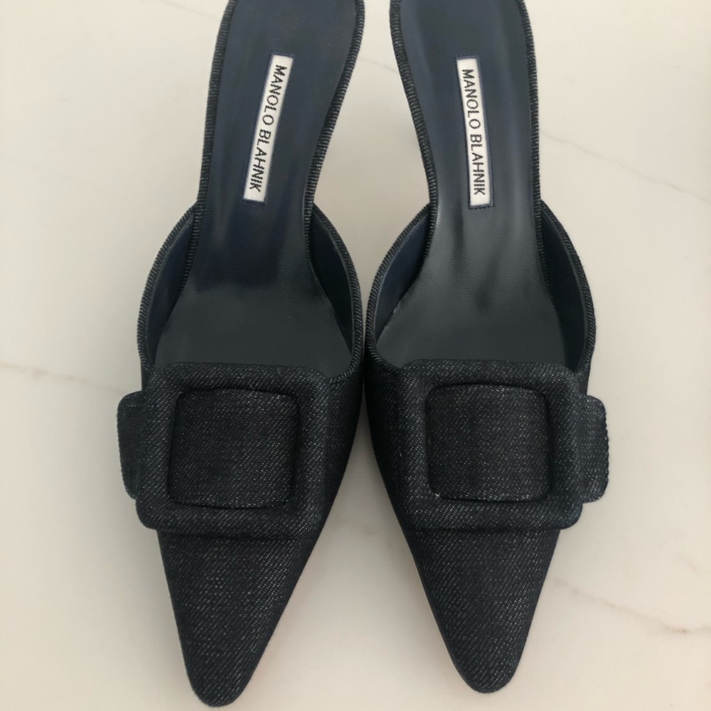 Manolo Blahnik Maysale Denim Mules sz 41
